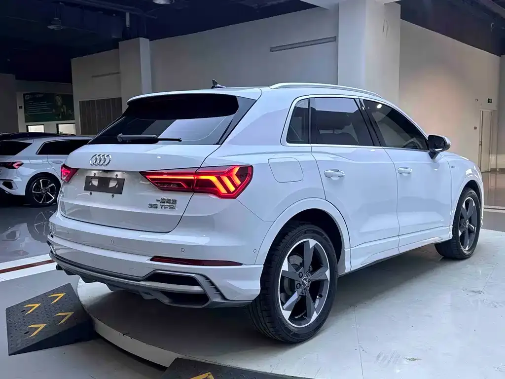 Audi Q3 — фото 8