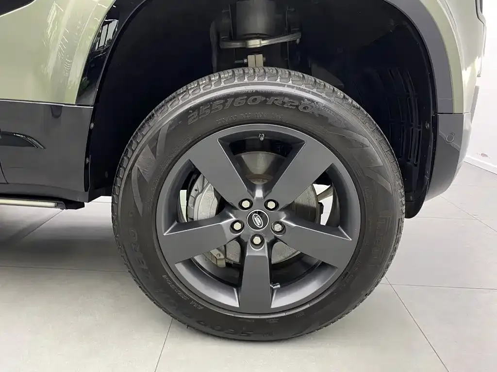 Land Rover Defender — фото 10