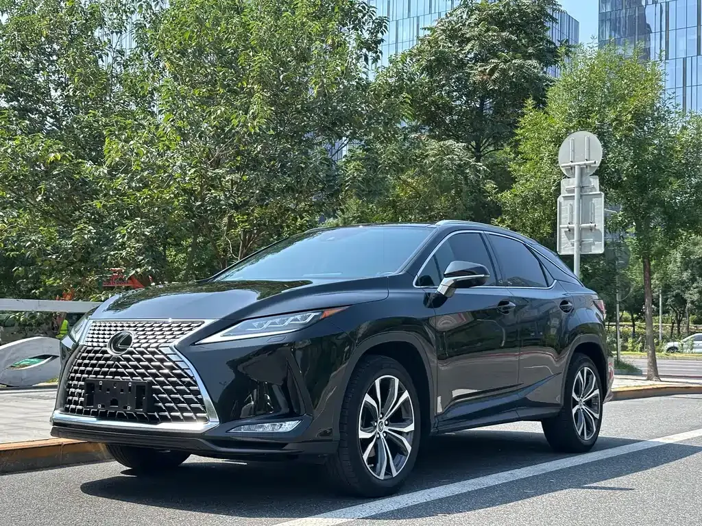 Lexus RX — фото 1