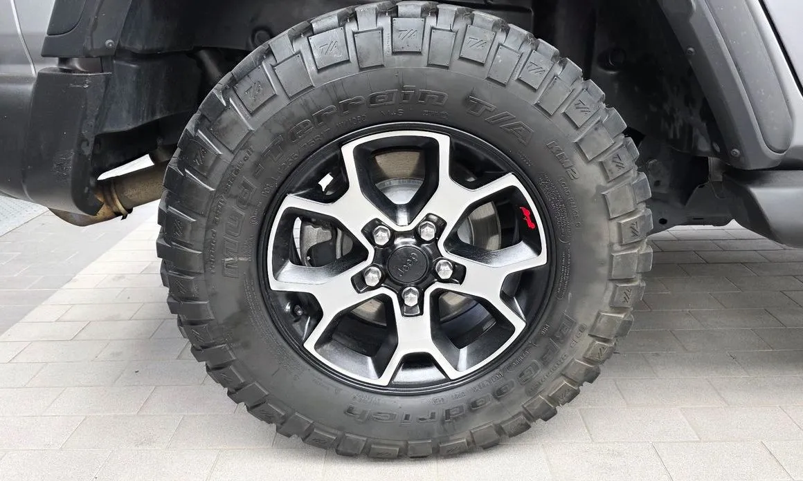 Jeep Wrangler — фото 10