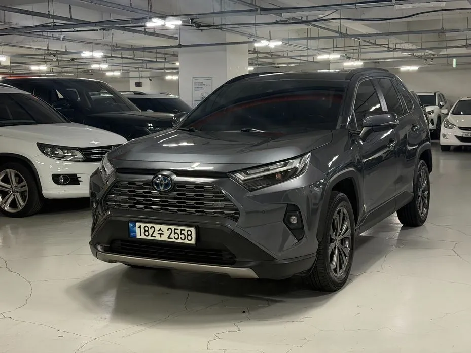 Toyota RAV4 — фото 1
