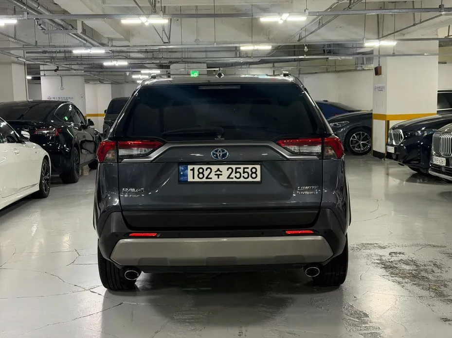 Toyota RAV4 — фото 5