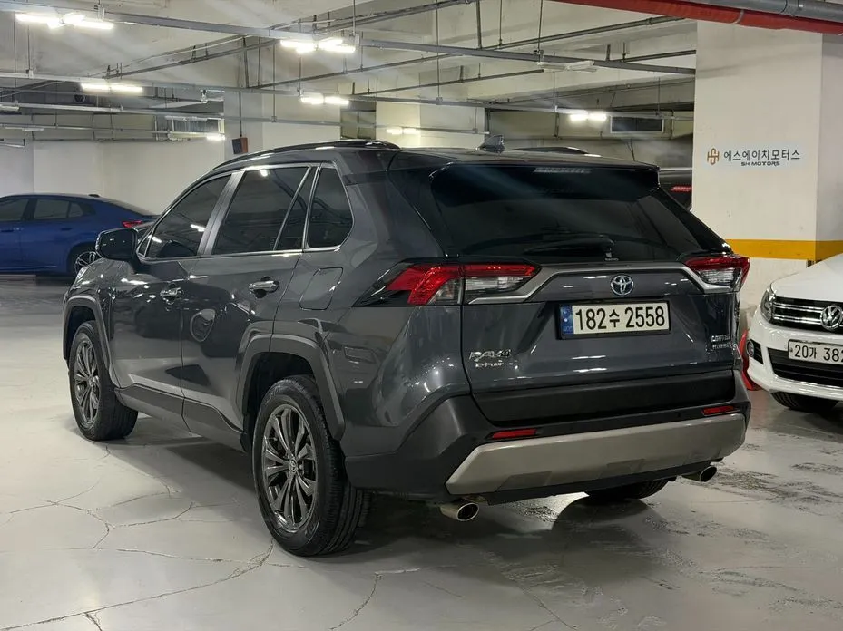 Toyota RAV4 — фото 8