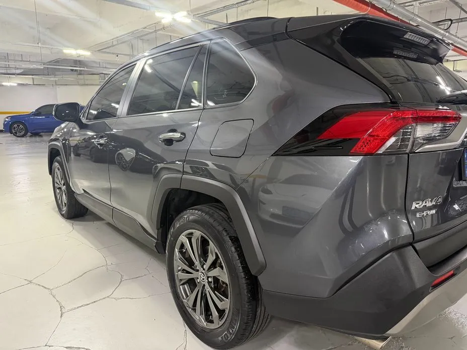 Toyota RAV4 — фото 9
