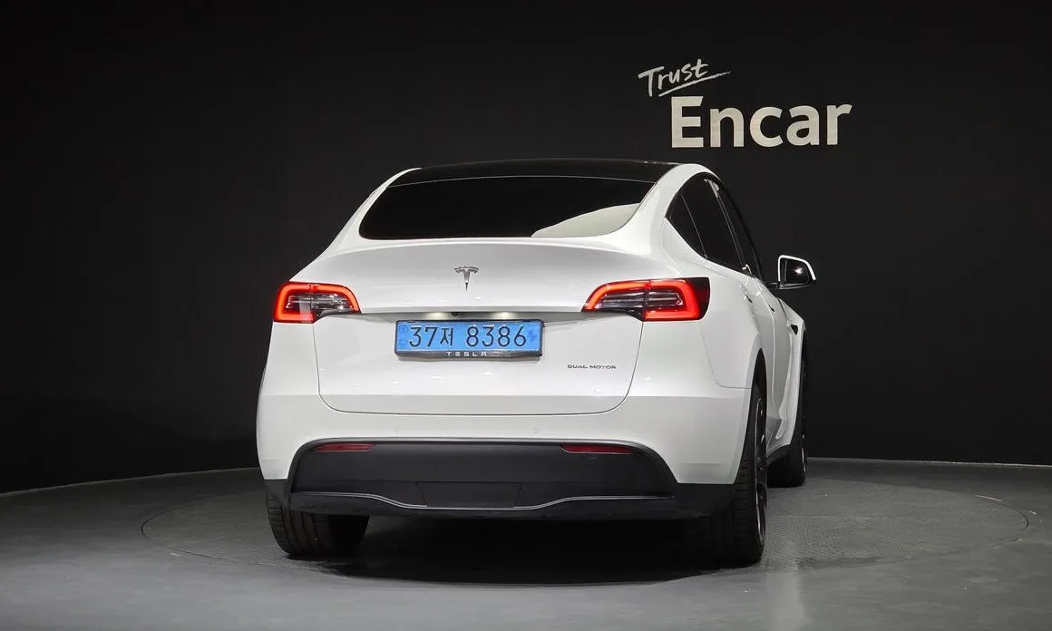 Tesla Model Y — фото 9