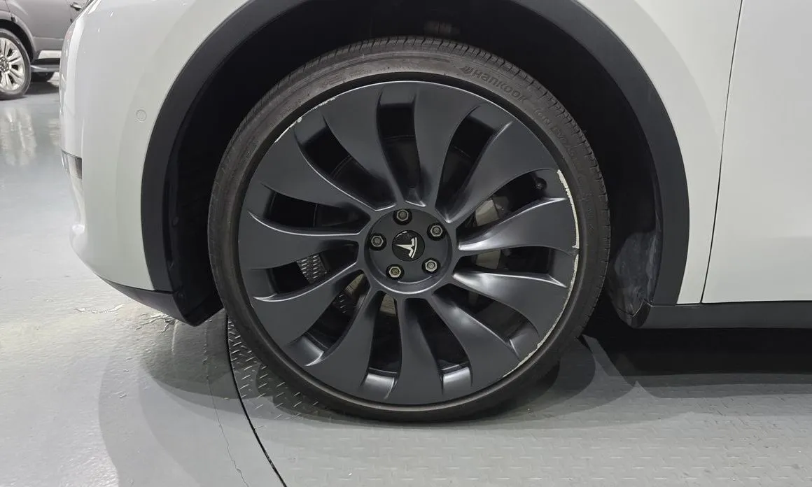 Tesla Model Y — фото 8