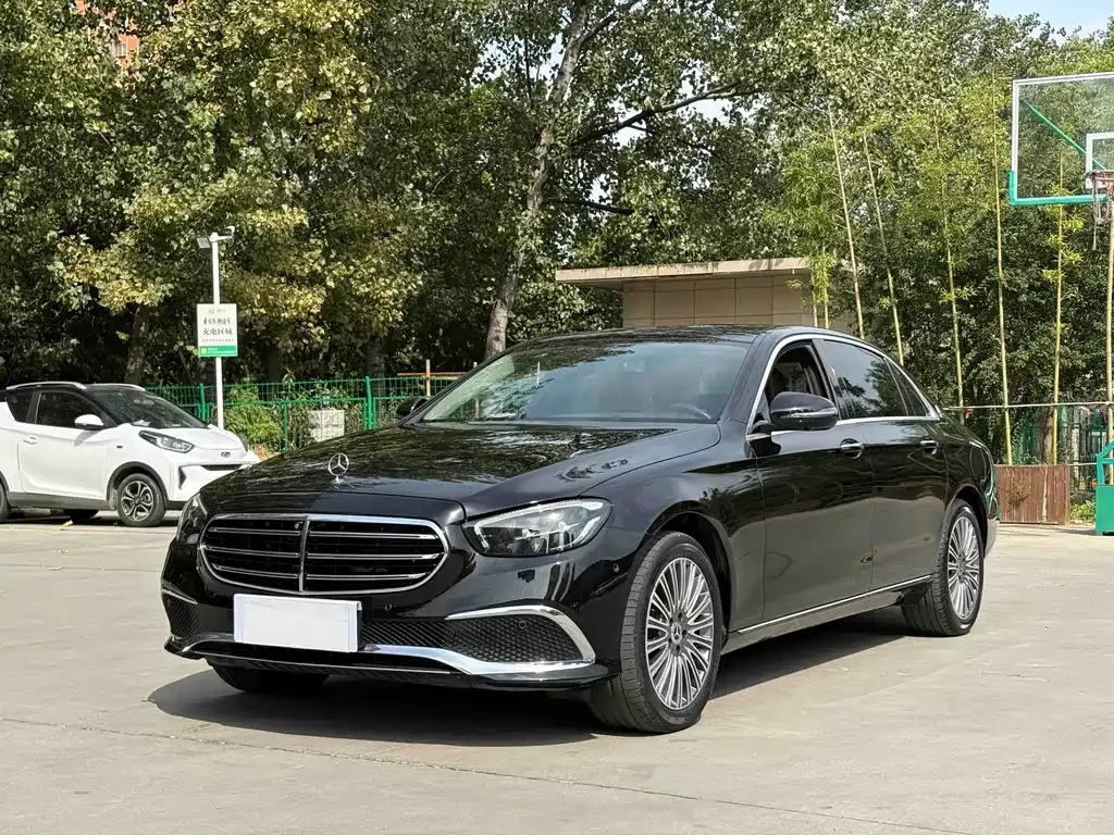Mercedes-Benz E-Class — фото 1