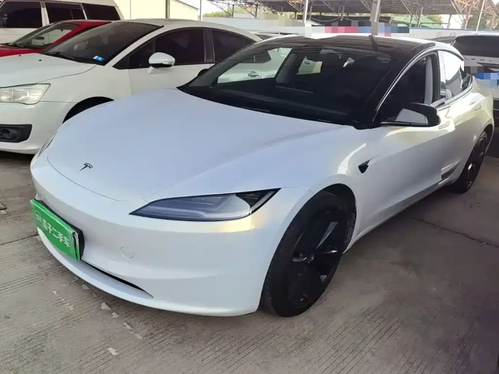Tesla Model 3 — фото 1
