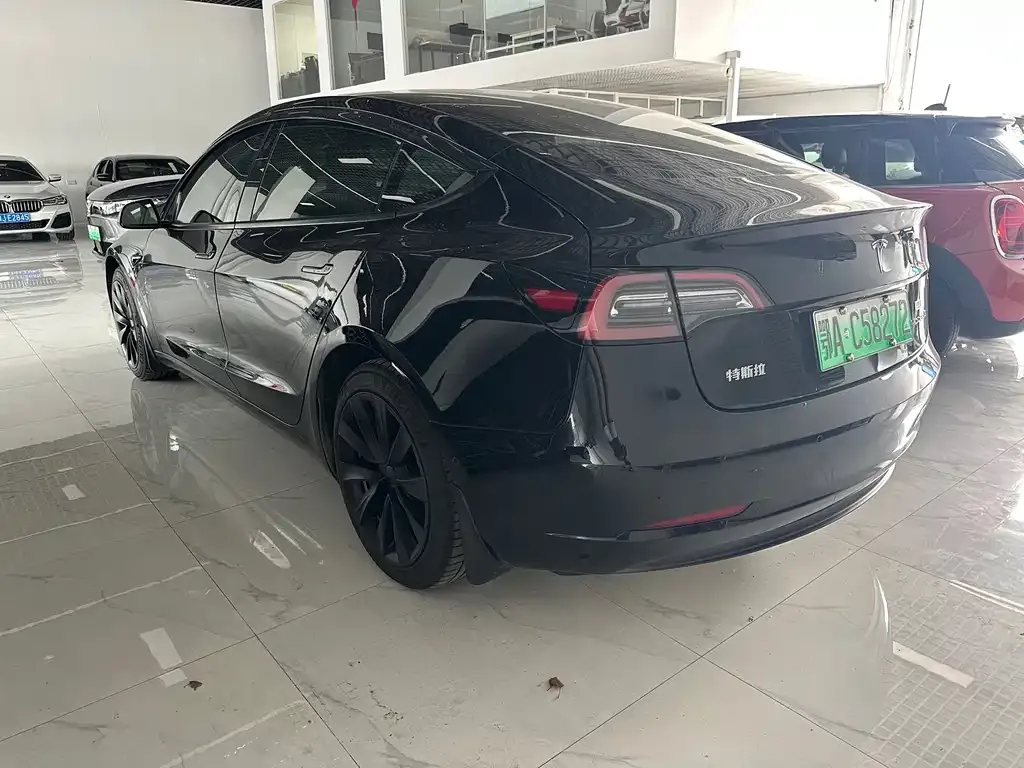 Tesla Model 3 — фото 8