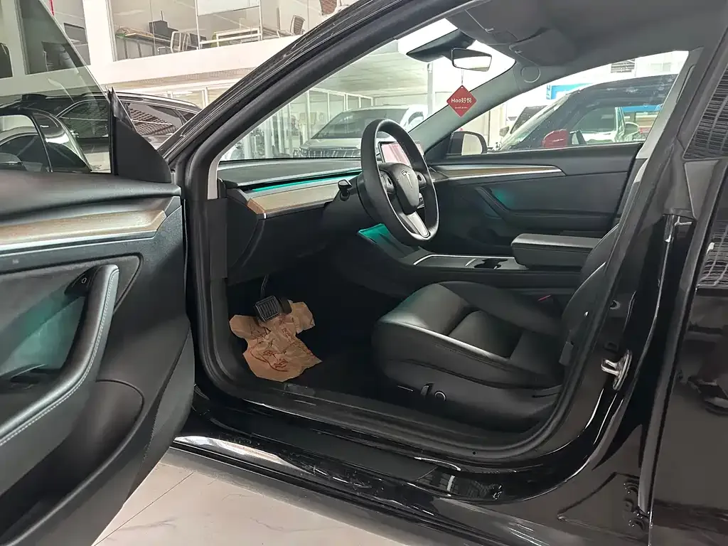 Tesla Model 3 — фото 4