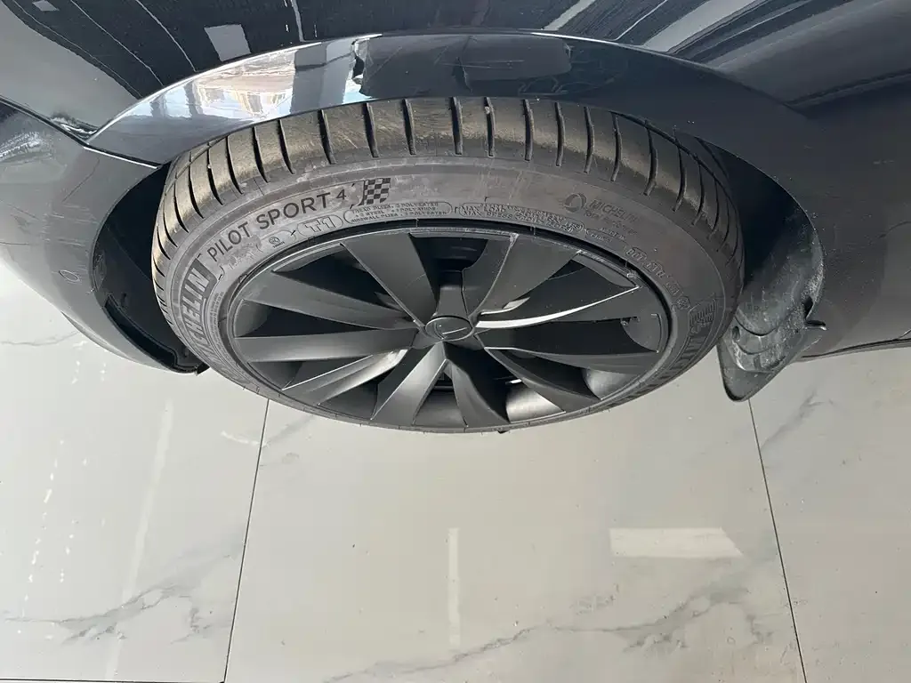 Tesla Model 3 — фото 6