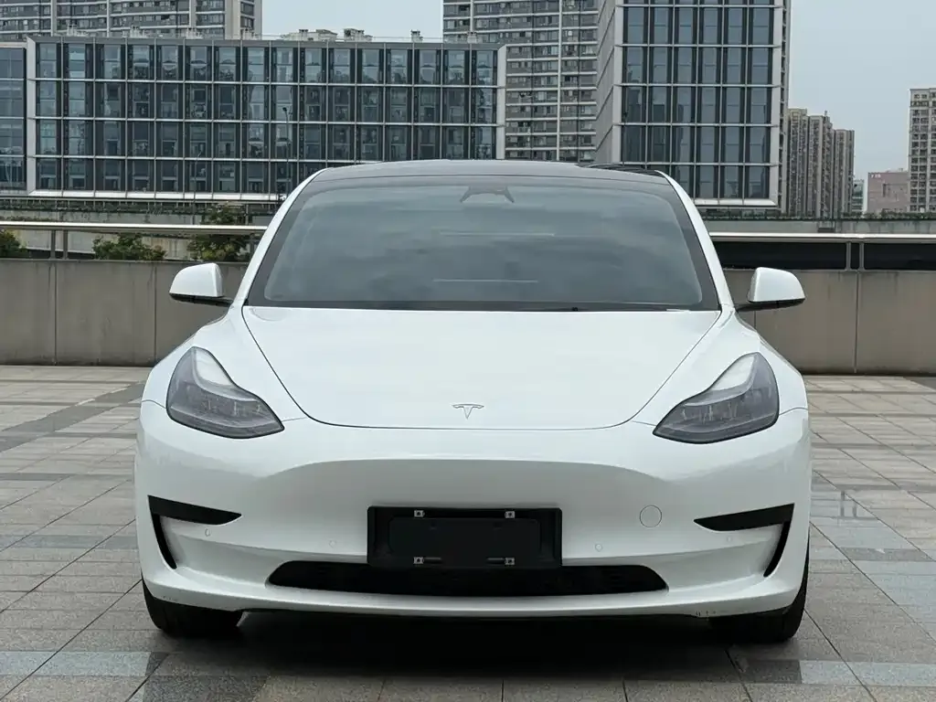 Tesla Model 3 — фото 9