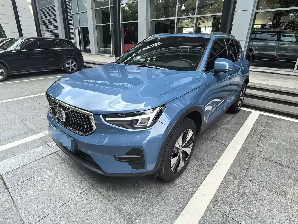 Volvo XC40 — фото 1