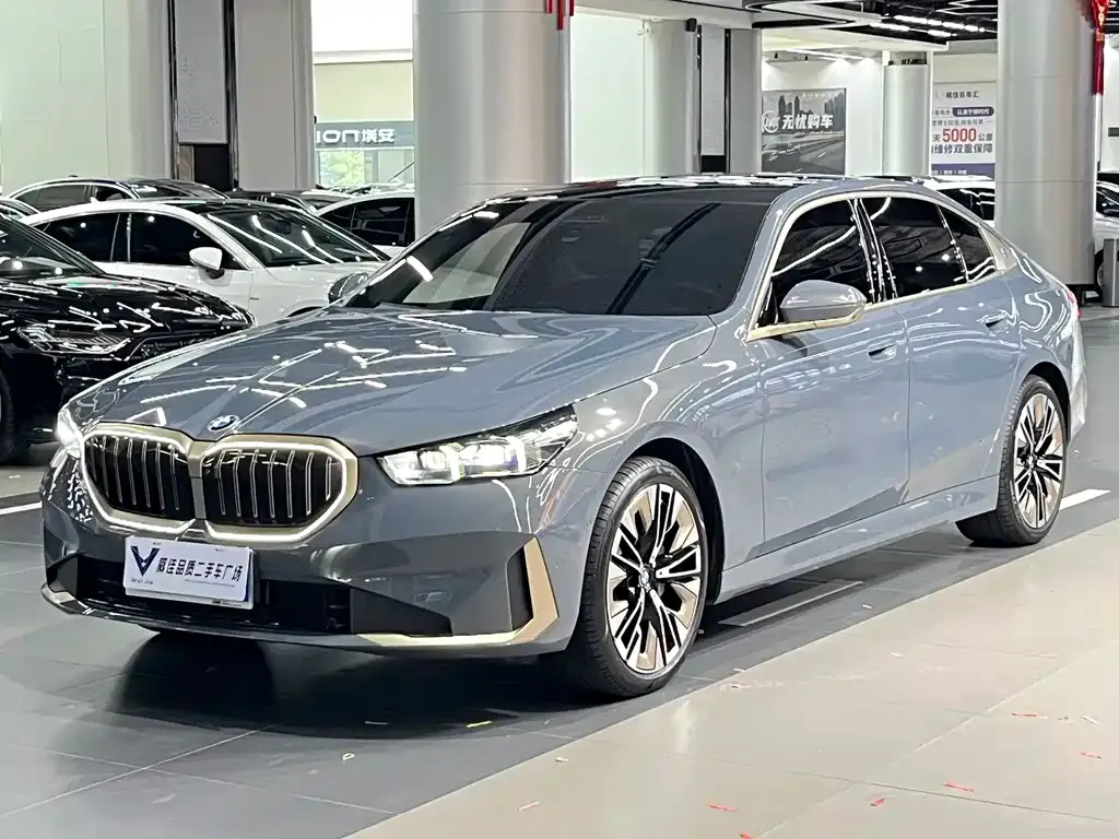BMW 5 Series — фото 1
