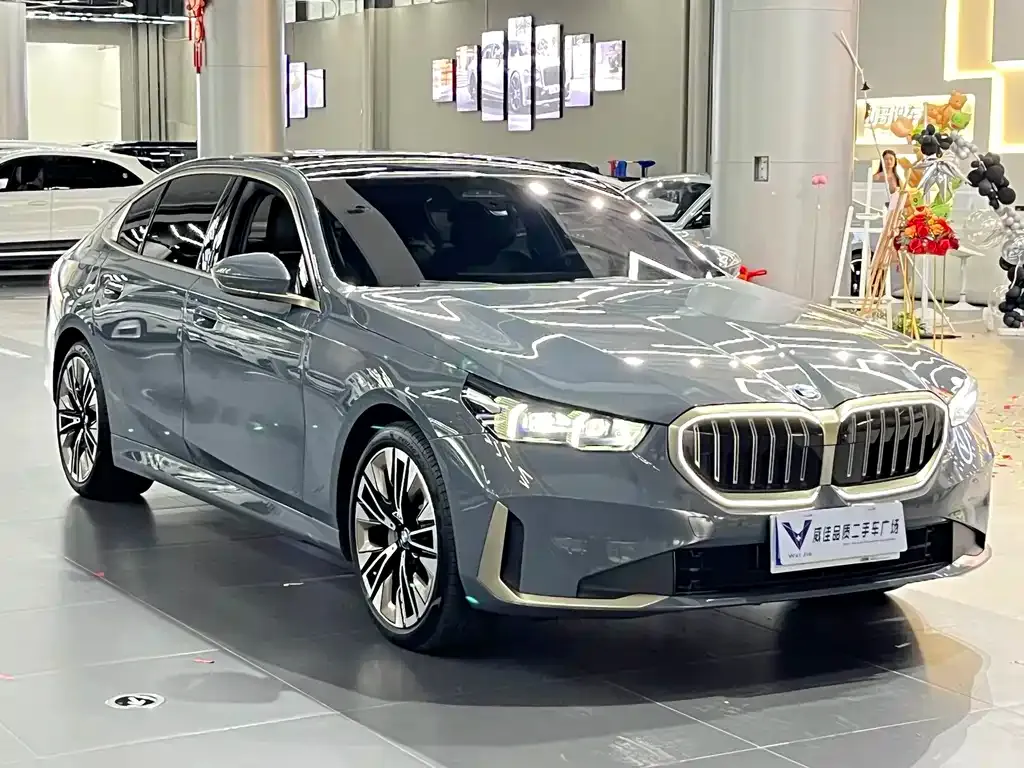 BMW 5 Series — фото 3