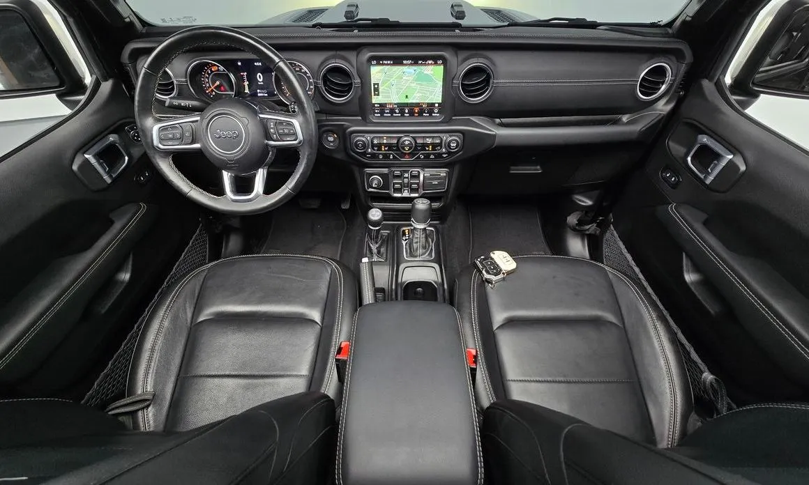 Jeep Wrangler — фото 10