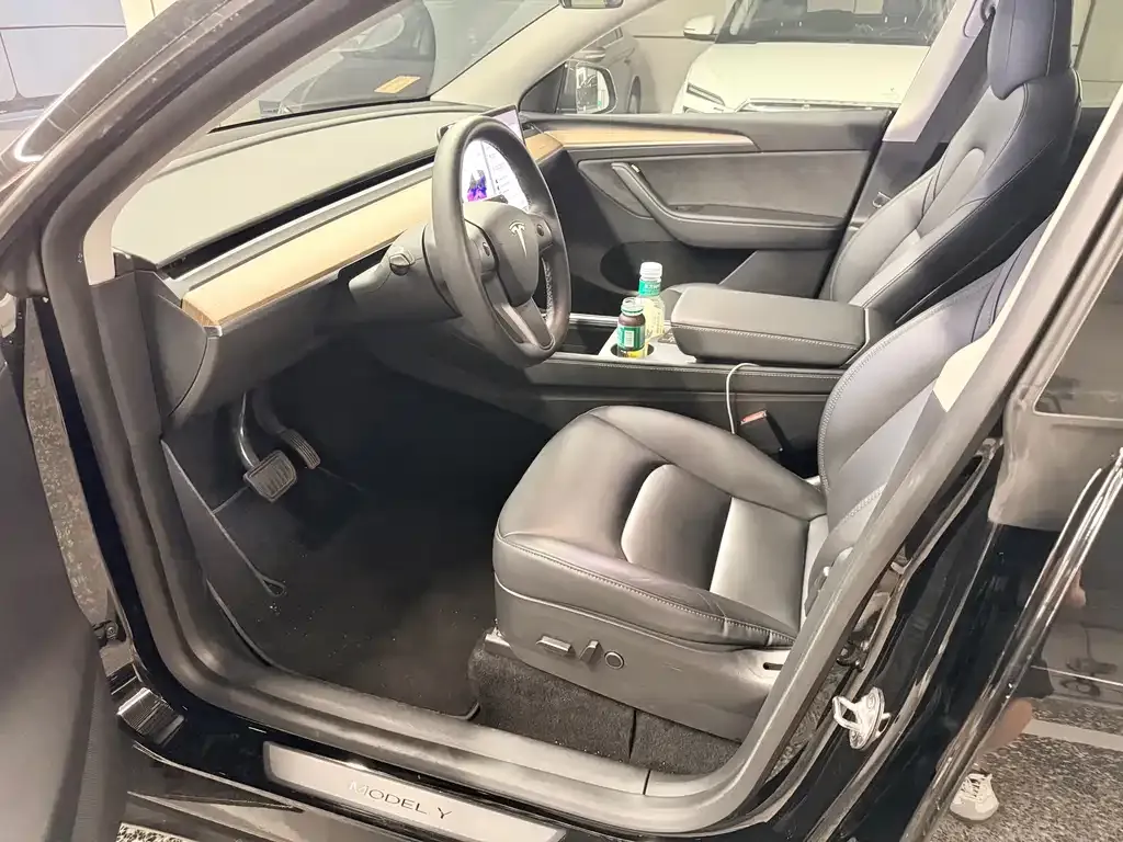 Tesla Model Y — фото 4