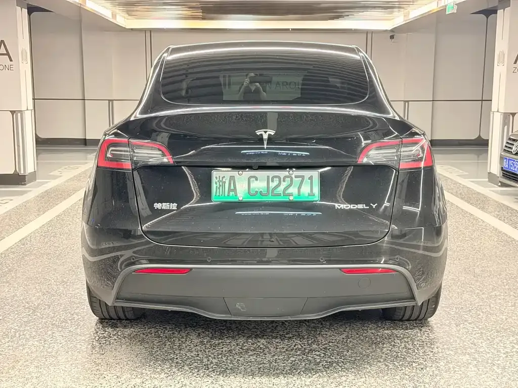 Tesla Model Y — фото 5