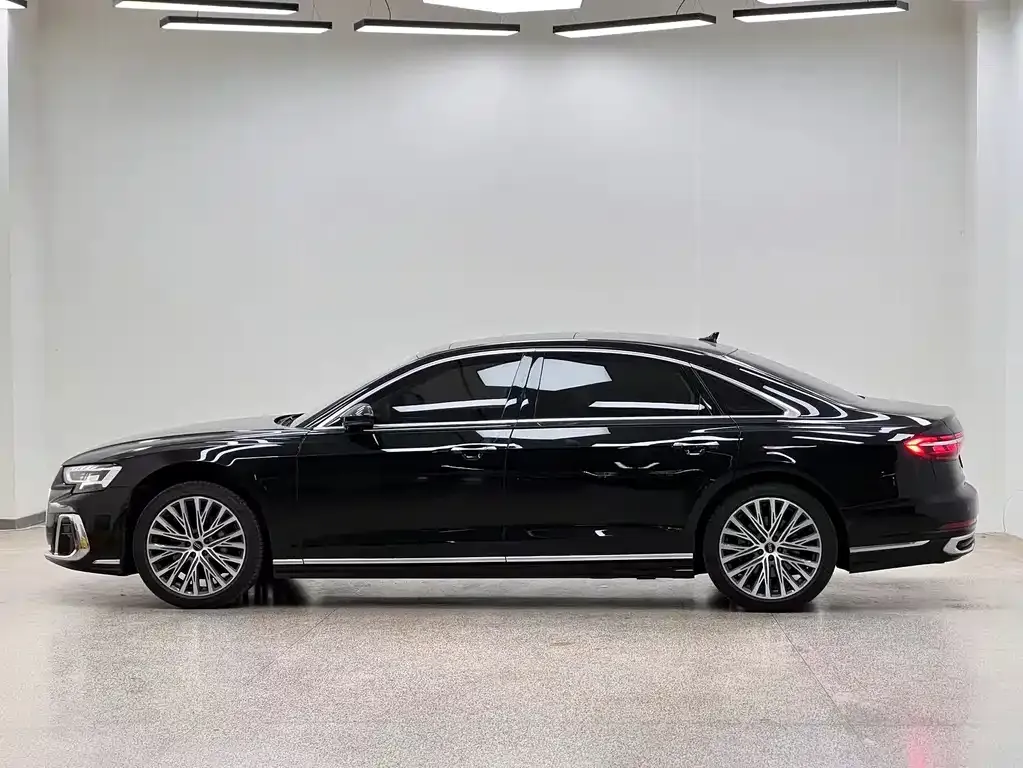 Audi A8 — фото 4