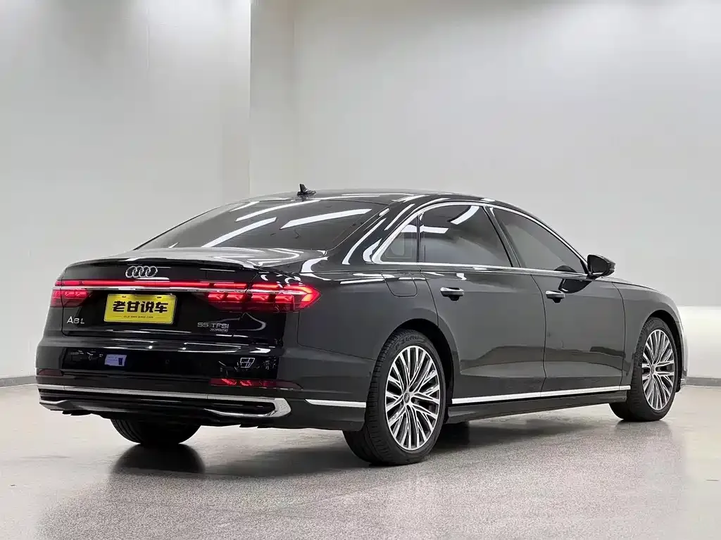 Audi A8 — фото 6