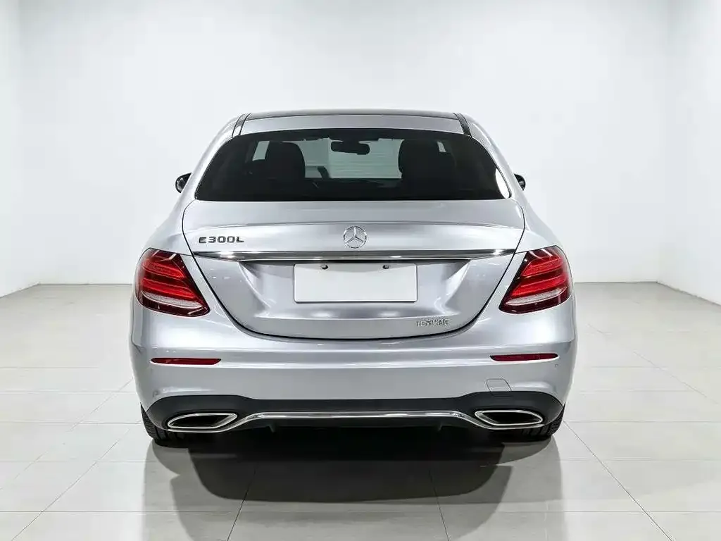 Mercedes-Benz E-Class — фото 2