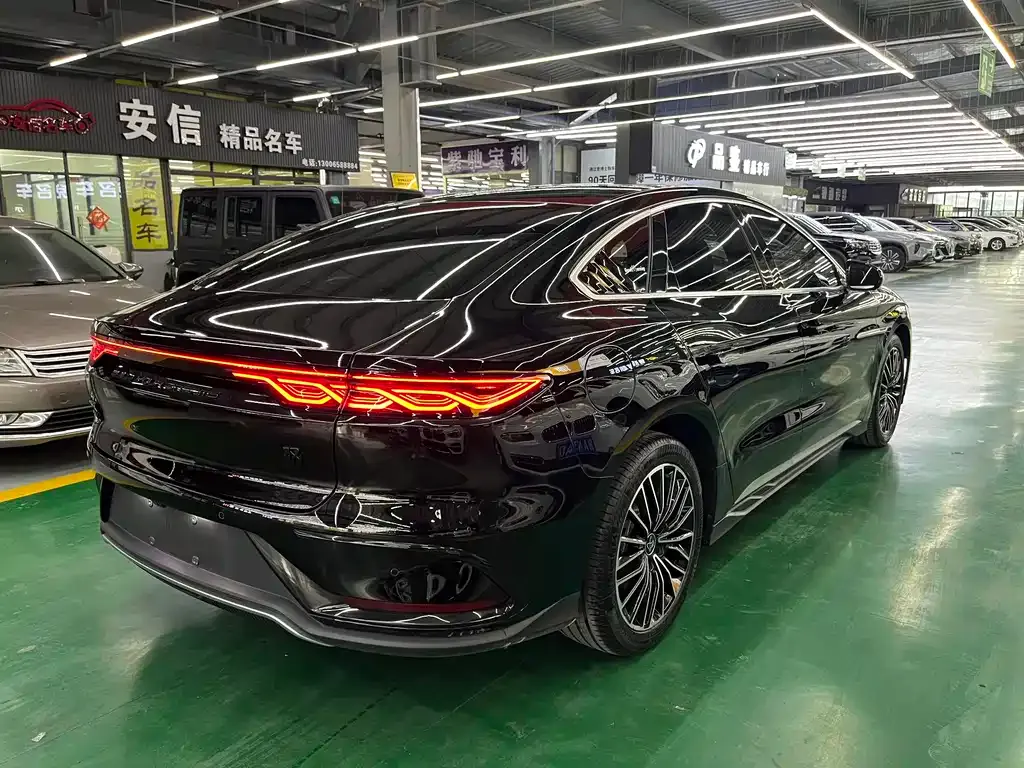 BYD Han — фото 10