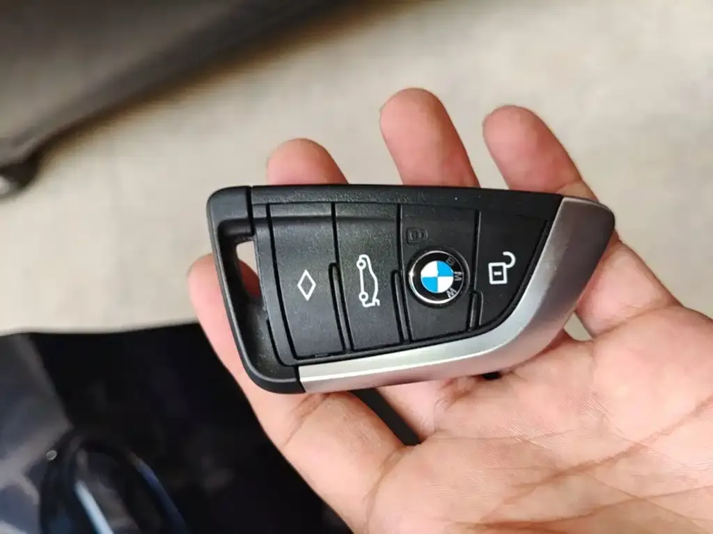 BMW iX3 — фото 2
