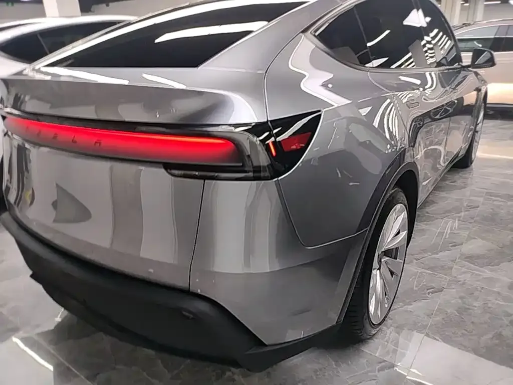 Tesla Model Y — фото 5