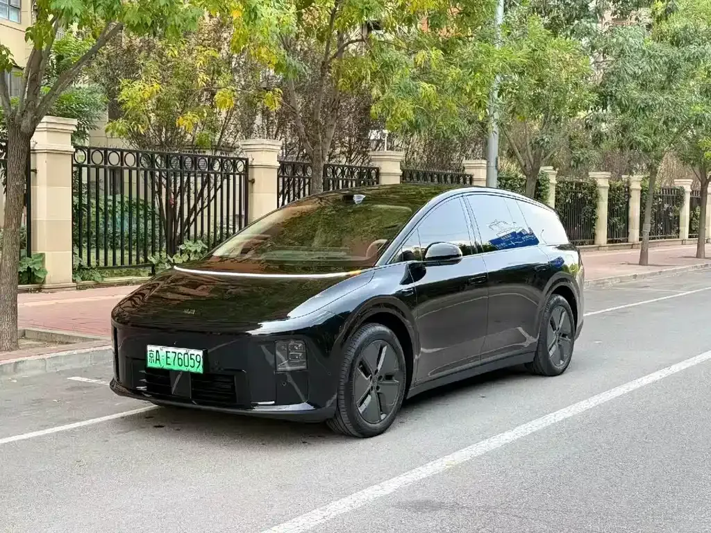 Li Auto Li i8 — фото 1