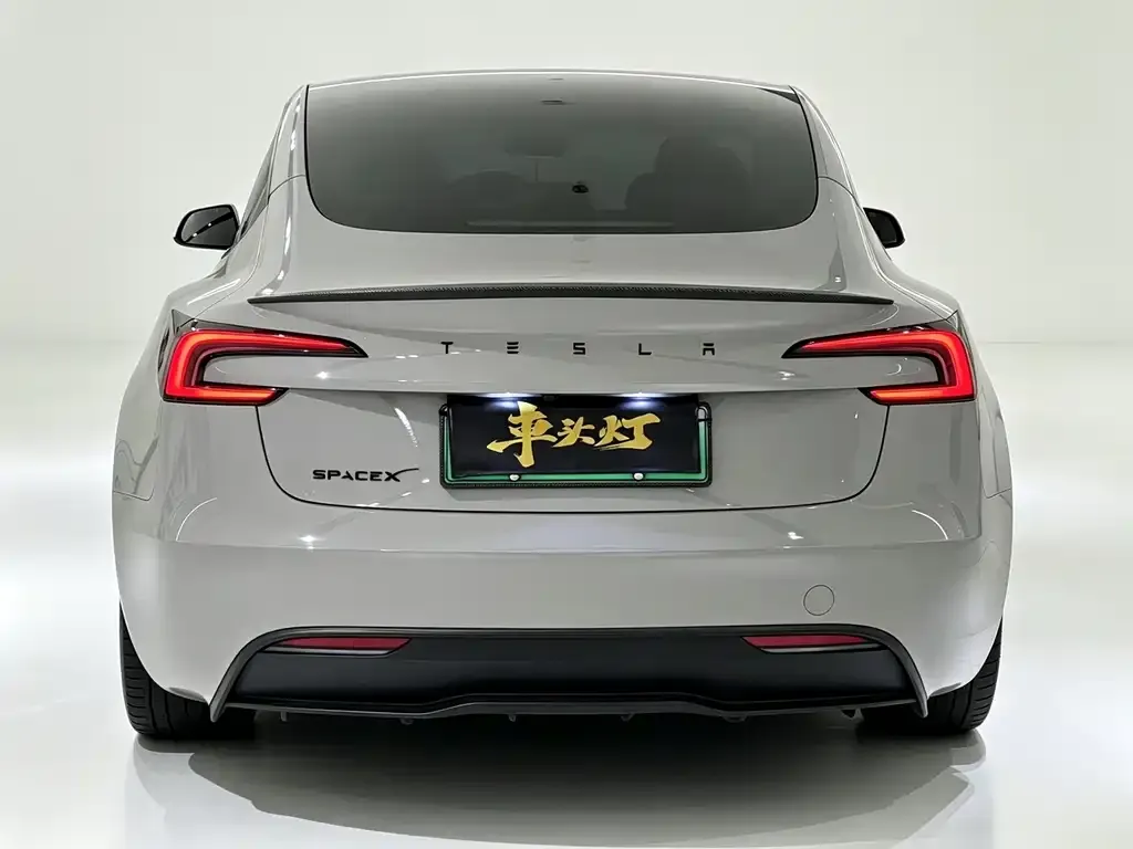 Tesla Model 3 — фото 9