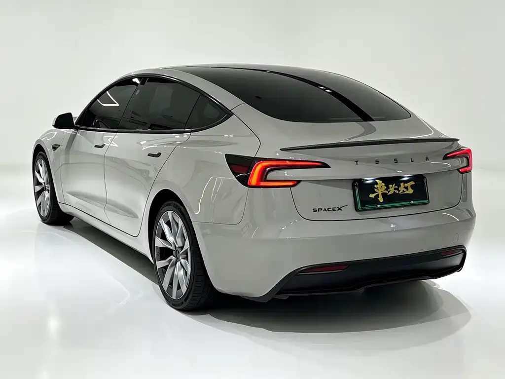 Tesla Model 3 — фото 7