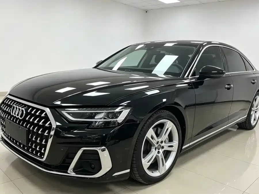 Audi A8 — фото 1