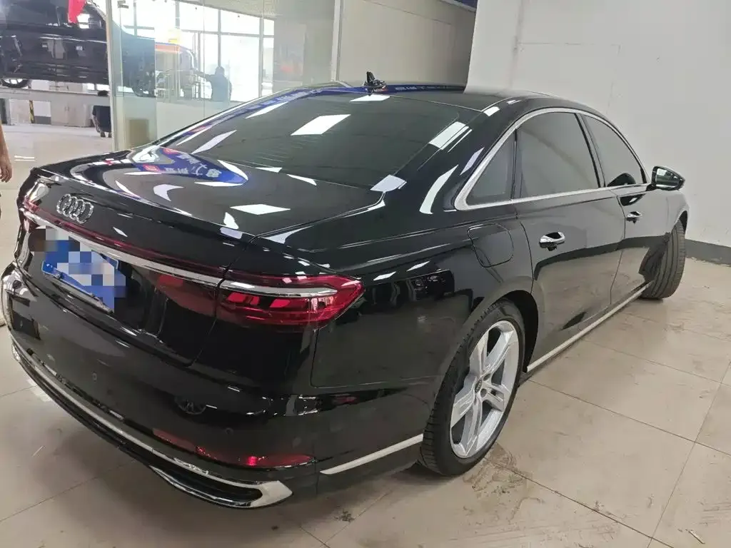 Audi A8 — фото 8
