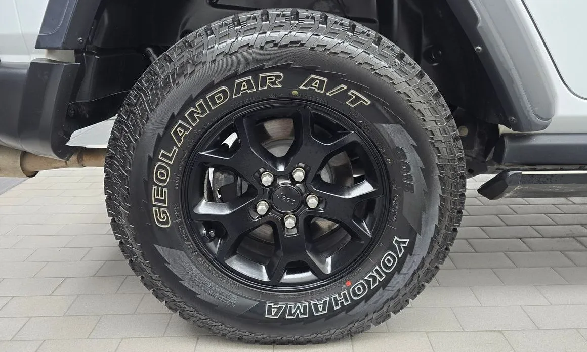 Jeep Wrangler — фото 10