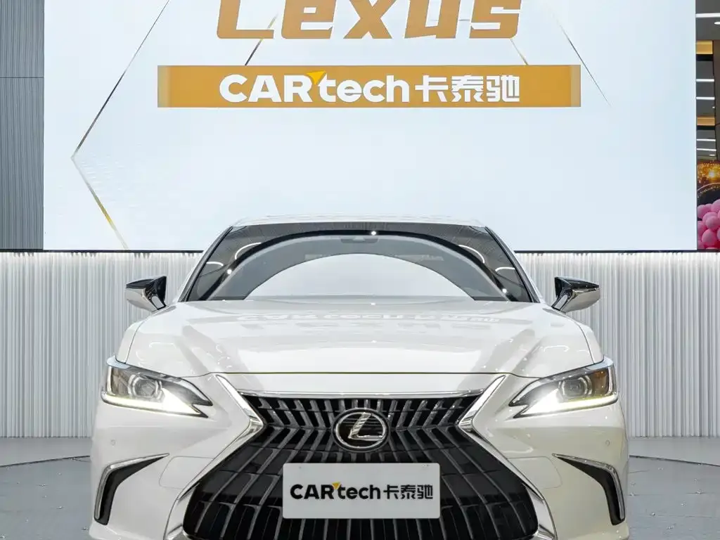 Lexus ES — фото 1