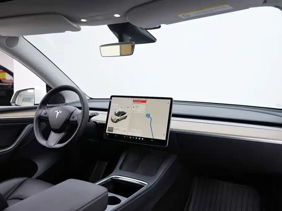 Tesla Model Y — фото 2