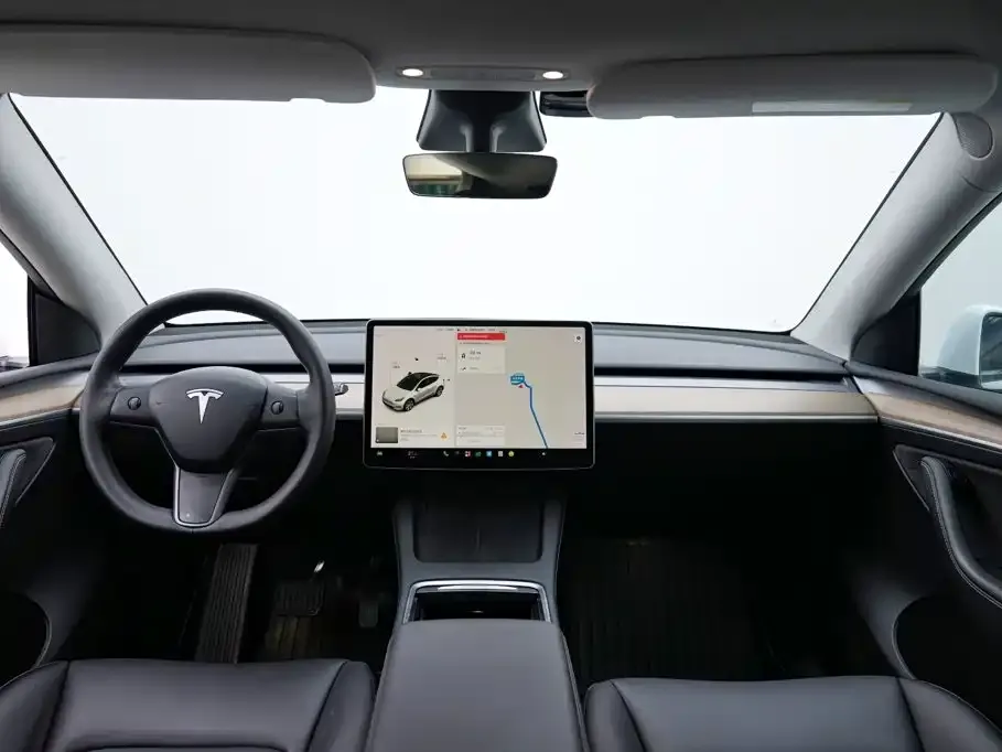 Tesla Model Y — фото 6