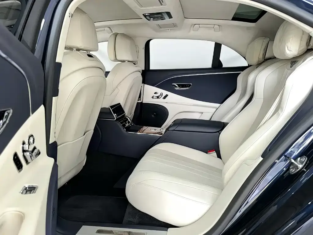 Bentley Flying Spur — фото 3