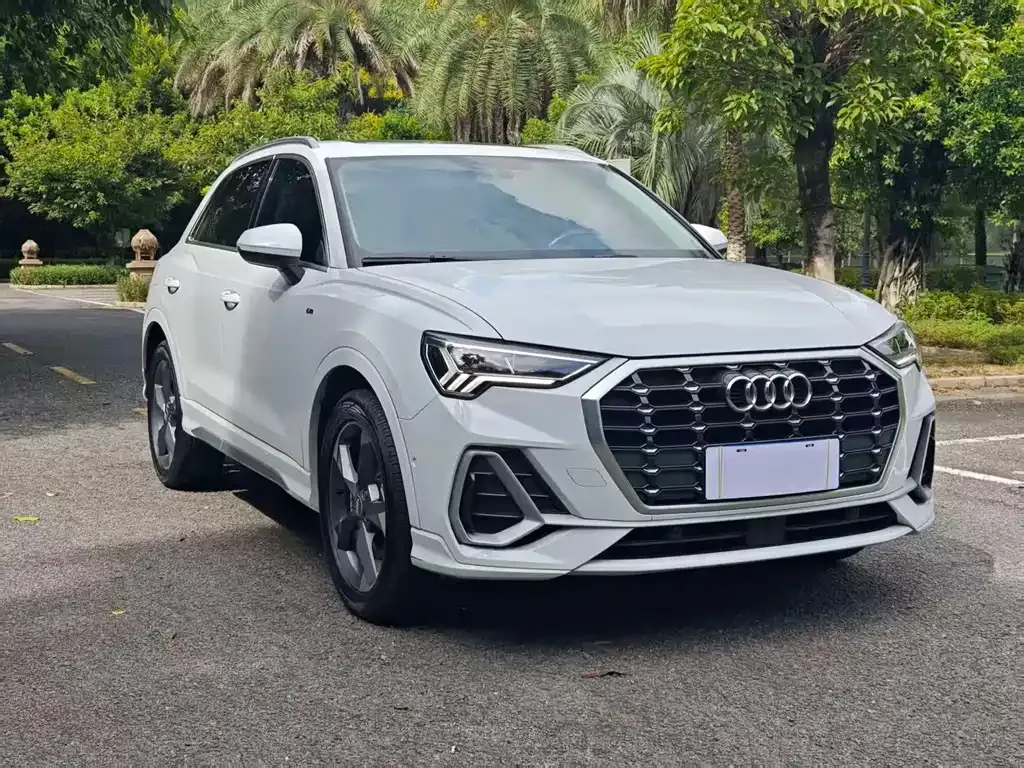 Audi Q3 — фото 1