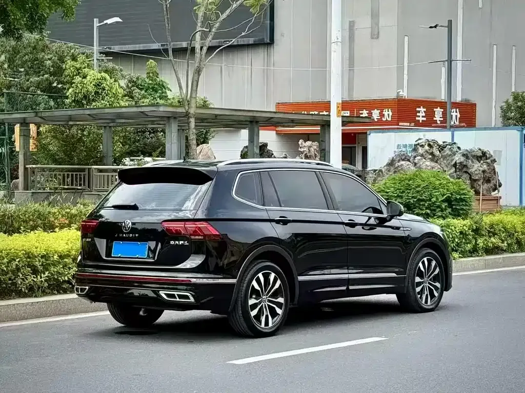 Volkswagen Tiguan L — фото 2