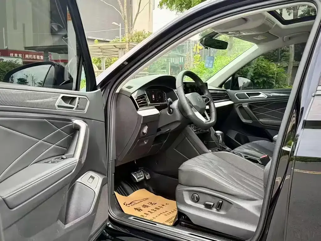 Volkswagen Tiguan L — фото 9