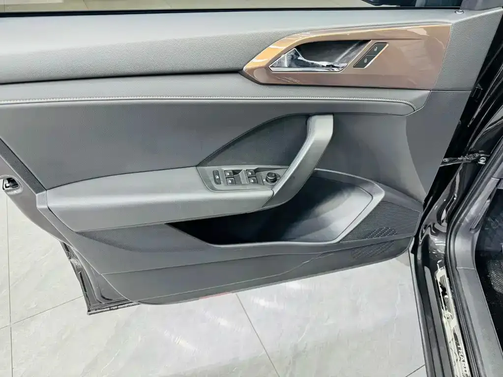 Volkswagen Tharu — фото 7