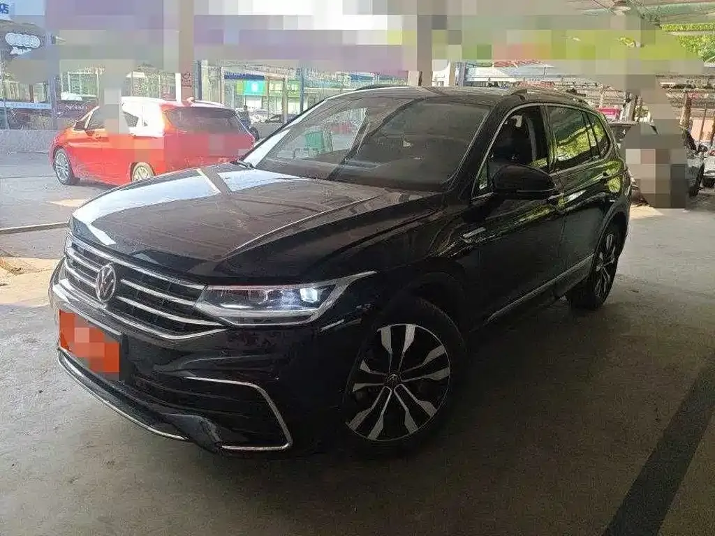 Volkswagen Tiguan L — фото 1