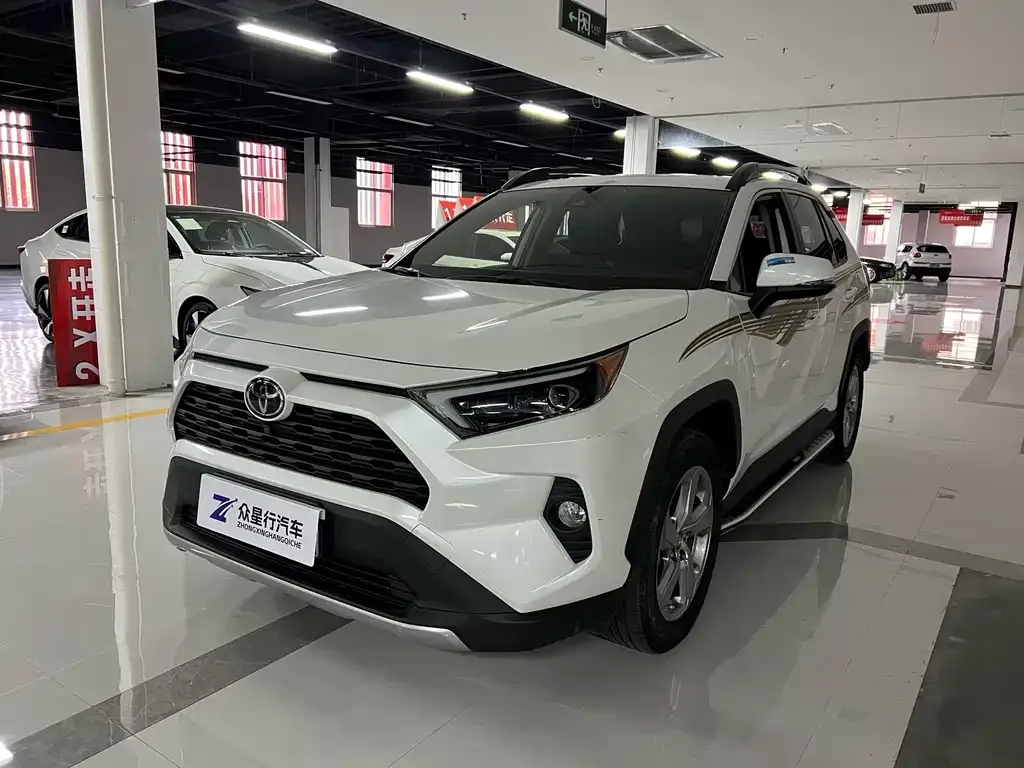 Toyota RAV4 — фото 1