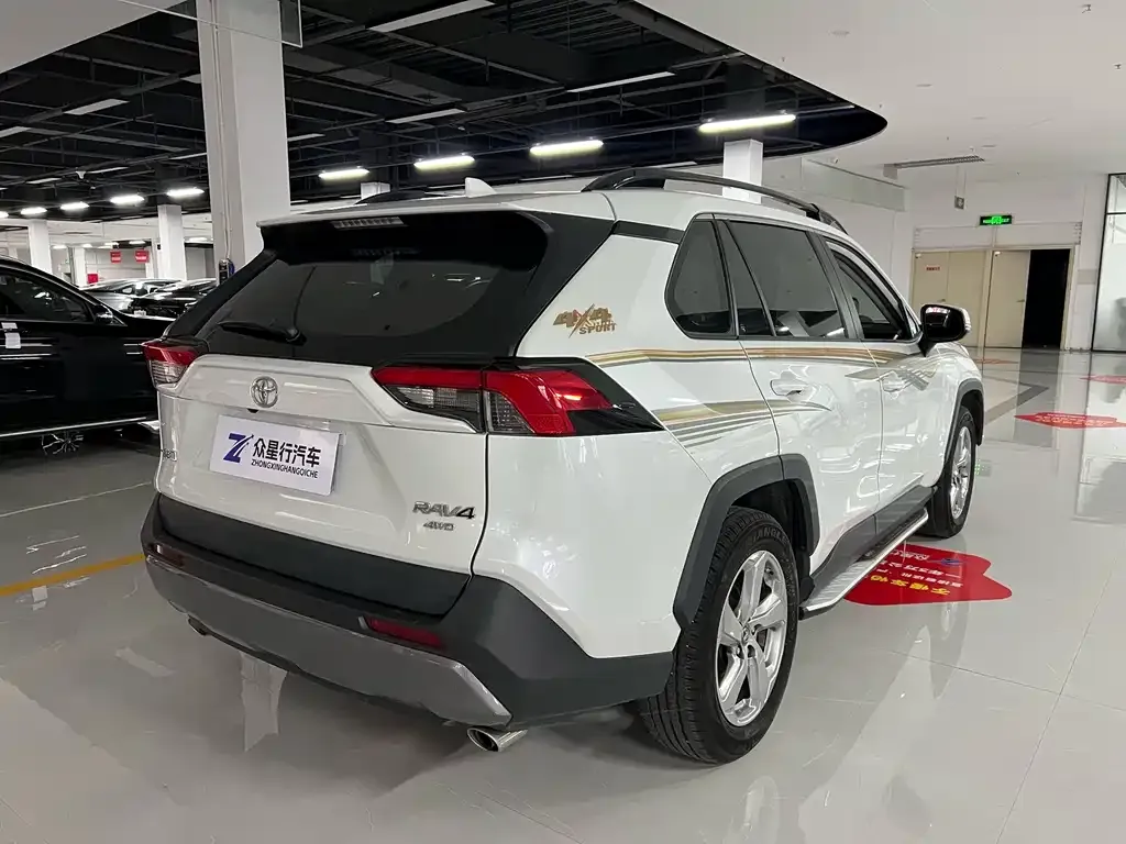 Toyota RAV4 — фото 5