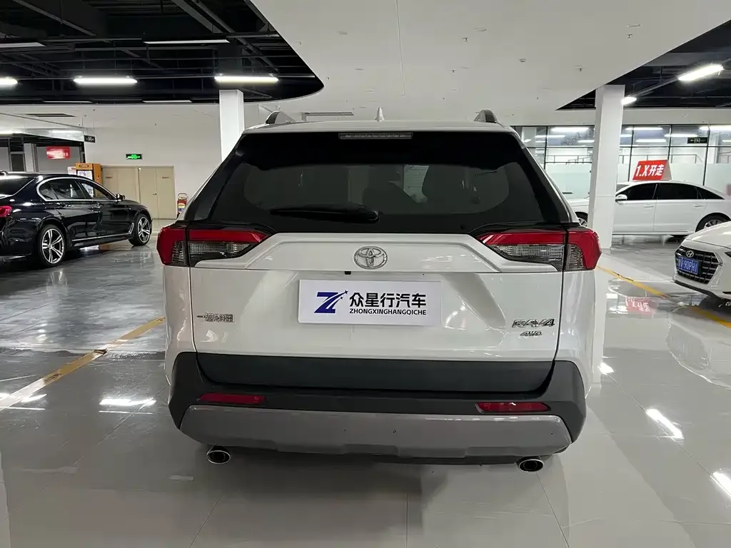 Toyota RAV4 — фото 4