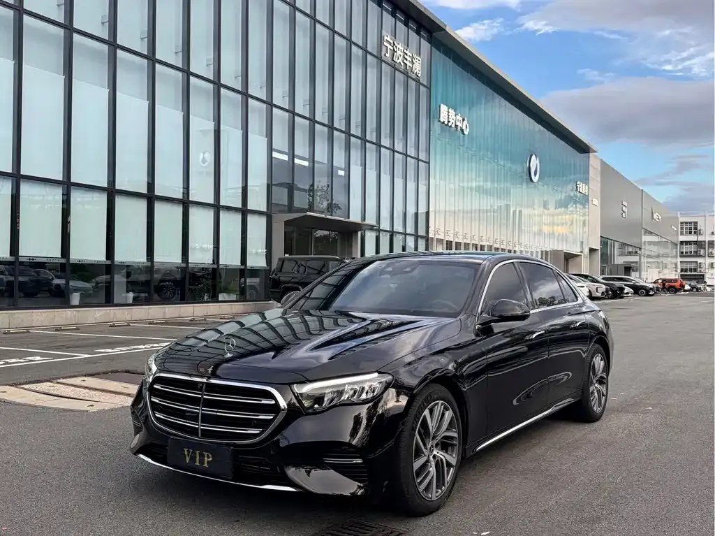 Mercedes-Benz E-Class — фото 1