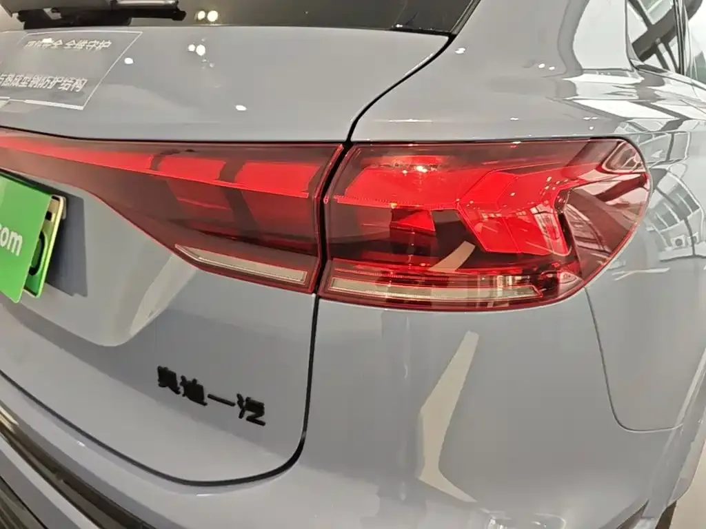 Audi Q6L e-tron — фото 2