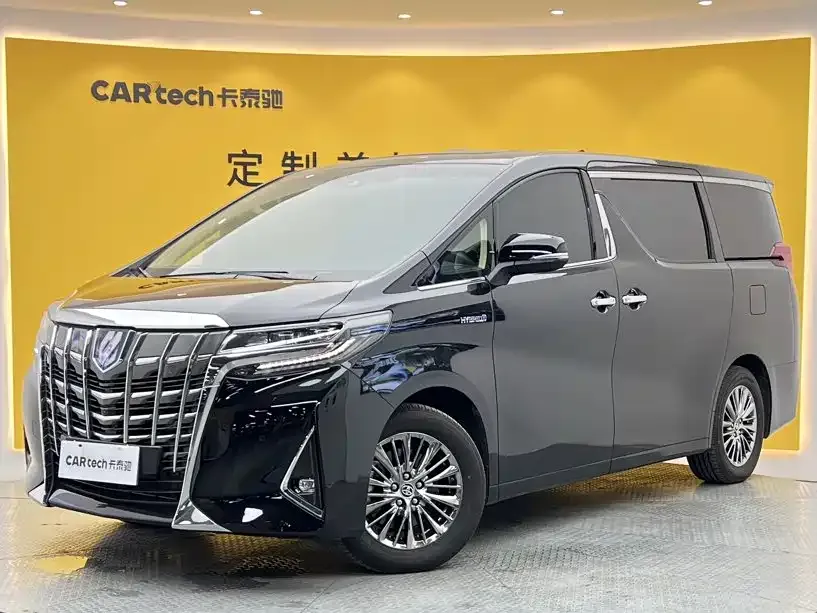 Toyota Alphard — фото 1