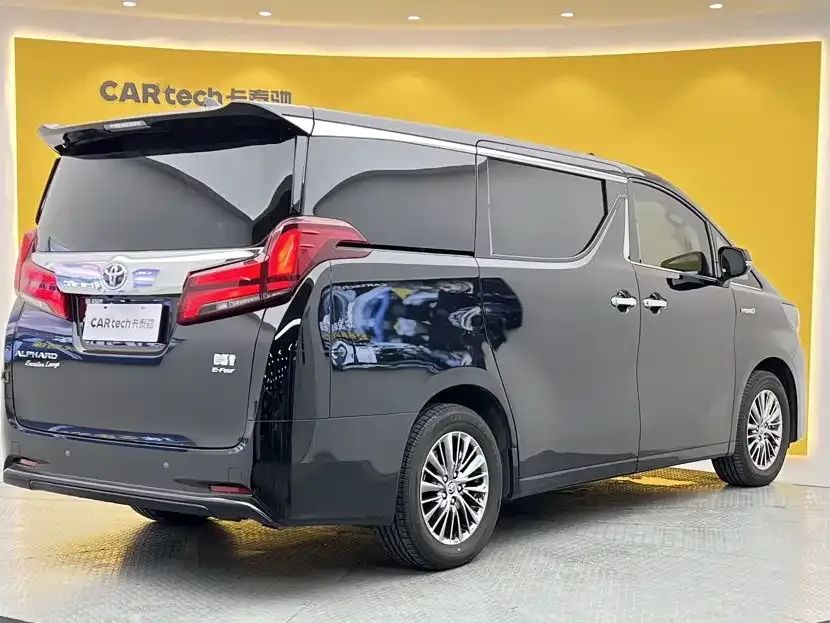 Toyota Alphard — фото 6